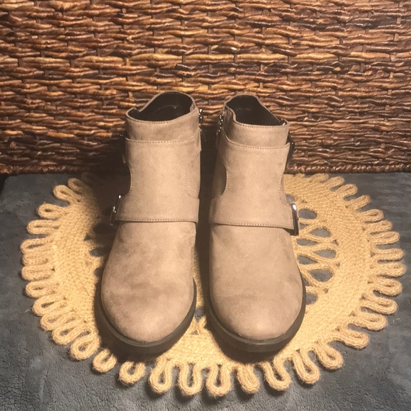 🌸🌼🌺 Reactio Kenneth Cole Booties 🌸🌼🌺 - Picture 4 of 6